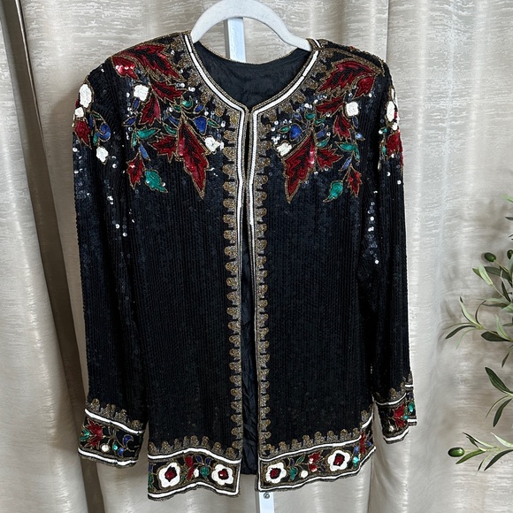 Vintage women’s black silk sequin evening jacket with red floral design. - Picture 10 of 17